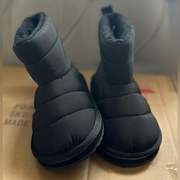 H&M Kids Faux Fur Black Waterproof Insulated Ankle Boots Size 12-13 - Picture 1 of 10